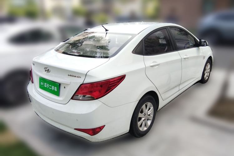 Used Hyundai Verna (older generation) 2014 1.4L Manual Smart GLS Trim Rear Right 45 Deg