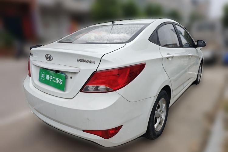 Used Hyundai Verna (older generation) 2014 1.4L Manual Smart GLS Trim Rear Right 45 Deg