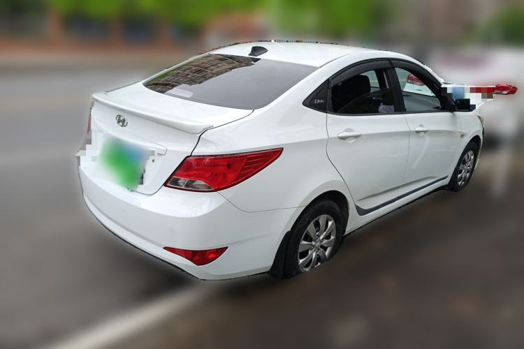 Used Hyundai Verna (older generation) 2014 1.4L Manual Smart GLS Trim Rear Right 45 Deg