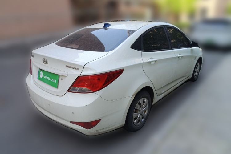 Used Hyundai Verna (older generation) 2014 1.4L Manual Smart GLS Trim Rear Right 45 Deg