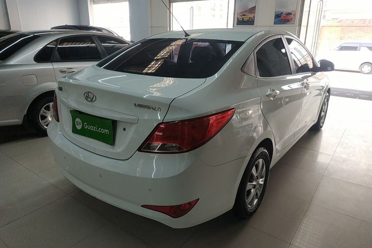 Used Hyundai Verna (older generation) 2014 1.4L Manual Smart GLS Trim Rear Right 45 Deg