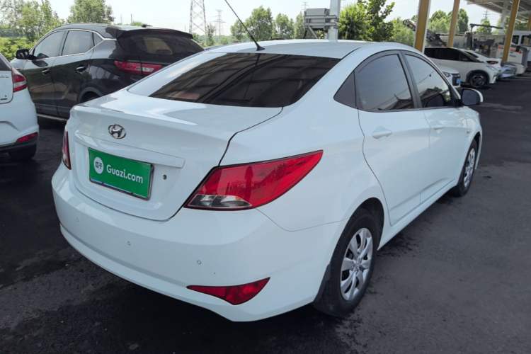 Used Hyundai Verna (older generation) 2014 1.4L Manual Smart GLS Trim Rear Right 45 Deg