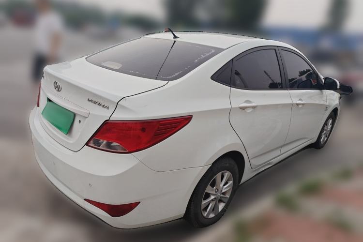 Used Hyundai Verna (older generation) 2014 1.4L Manual Smart GLS Trim Rear Right 45 Deg