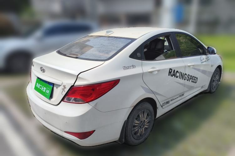 Used Hyundai Verna (older generation) 2014 1.4L Manual Smart GLS Trim Rear Right 45 Deg