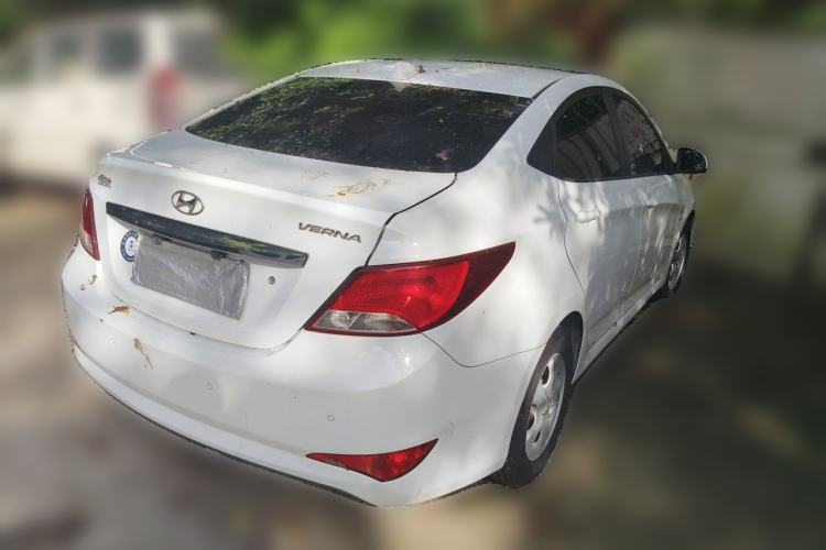 Used Hyundai Verna (older generation) 2014 1.4L Manual Smart GLS Trim Rear Right 45 Deg