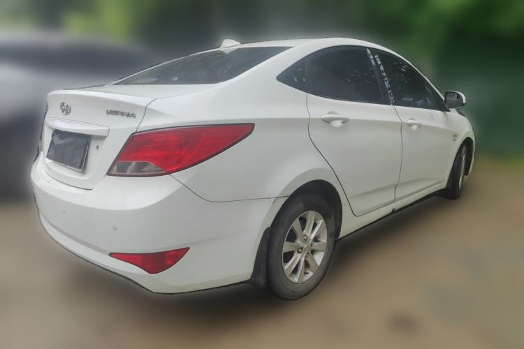 Used Hyundai Verna (older generation) 2014 1.4L Manual Smart GLS Trim Rear Right 45 Deg