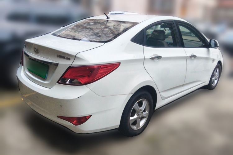 Used Hyundai Verna (older generation) 2014 1.4L Automatic Leading-Edge GLX Rear Right 45 Deg