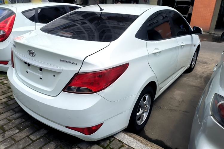 Used Hyundai Verna (older generation) 2014 1.4L Automatic Smart GLS Rear Right 45 Deg