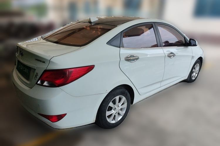 Used Hyundai Verna (older generation) 2014 1.4L Manual Smart GLS Trim Rear Right 45 Deg