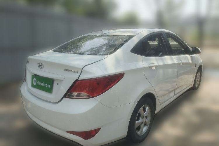 Used Hyundai Verna (older generation) 2014 1.4L Automatic Leading-Edge GLX Rear Right 45 Deg