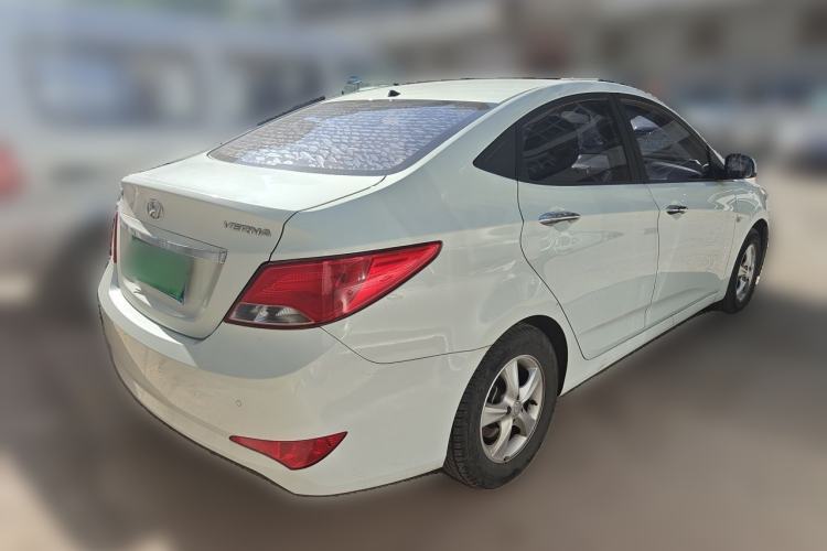 Used Hyundai Verna (older generation) 2014 1.4L Automatic Leading-Edge GLX Rear Right 45 Deg
