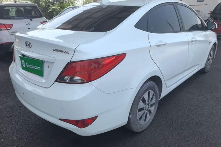 Used Hyundai Verna (older generation) 2014 1.4L Manual Smart GLS Trim Rear Right 45 Deg