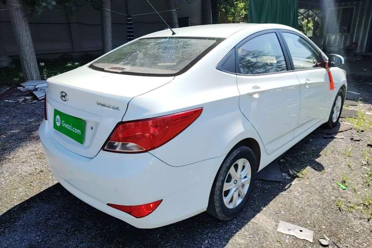 Used Hyundai Verna (older generation) 2014 1.4L Manual Fashion GS Model Rear Right 45 Deg