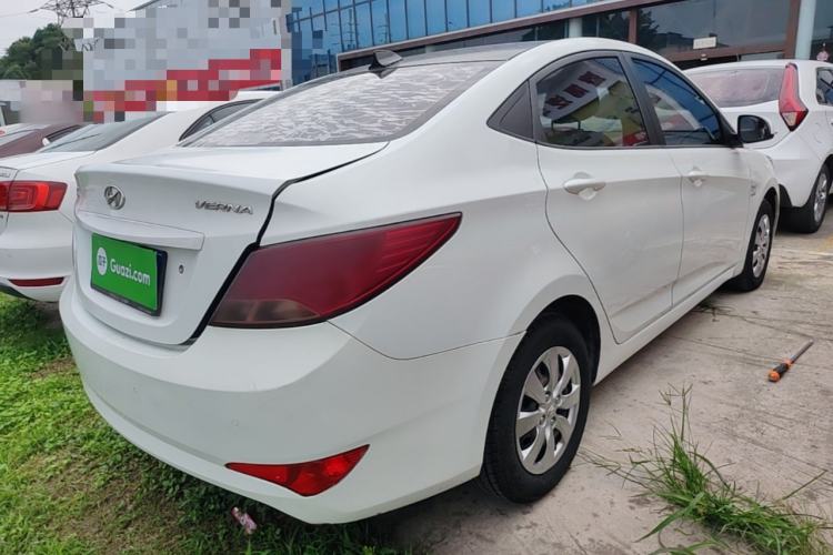 Used Hyundai Verna (older generation) 2014 1.4L Manual Smart GLS Trim Rear Right 45 Deg