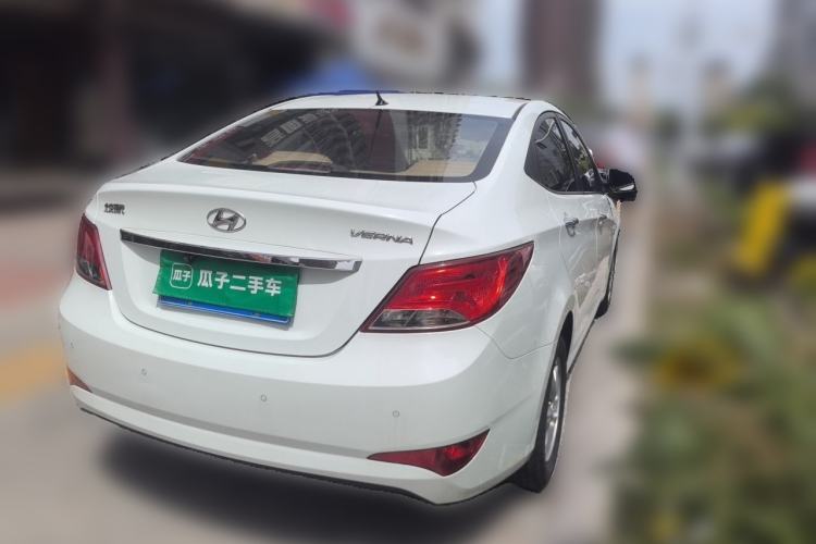 Used Hyundai Verna (older generation) 2014 1.4L Automatic Leading-Edge GLX Rear Right 45 Deg