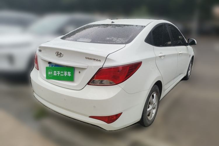 Used Hyundai Verna (older generation) 2014 1.4L Manual Smart GLS Trim Rear Right 45 Deg
