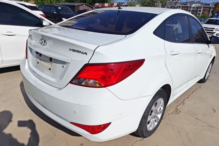 Used Hyundai Verna (older generation) 2014 1.4L Manual Smart GLS Trim Rear Right 45 Deg