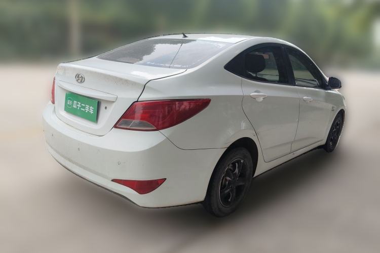 Used Hyundai Verna (older generation) 2014 1.4L Manual Smart GLS Trim Rear Right 45 Deg