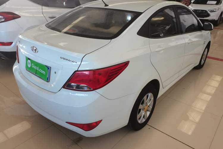 Used Hyundai Verna (older generation) 2014 1.4L Manual Smart GLS Trim Rear Right 45 Deg