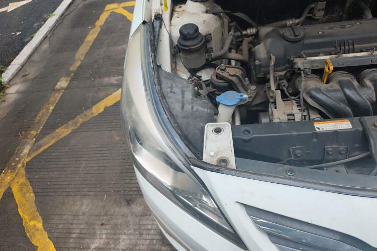 Used Hyundai Verna (older generation) 2014 1.4L Automatic Smart GLS Right Front Headlight