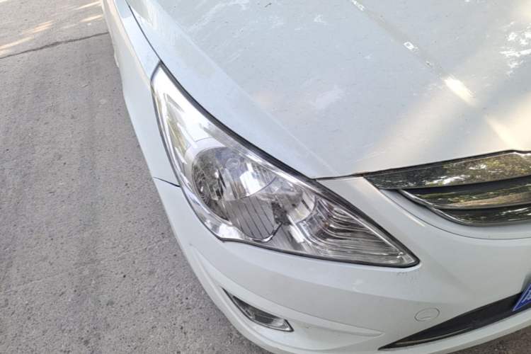 Used Hyundai Verna (older generation) 2014 1.4L Automatic Smart GLS Right Front Headlight