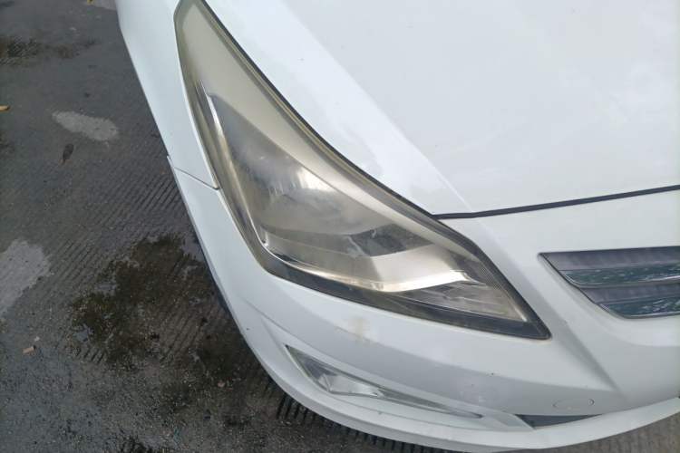 Used Hyundai Verna (older generation) 2014 1.4L Manual Smart GLS Trim Right Front Headlight