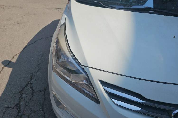 Used Hyundai Verna (older generation) 2014 1.4L Manual Smart GLS Trim Right Front Headlight