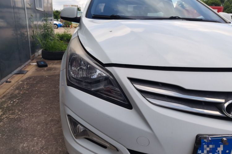 Used Hyundai Verna (older generation) 2014 1.4L Manual Smart GLS Trim Right Front Headlight