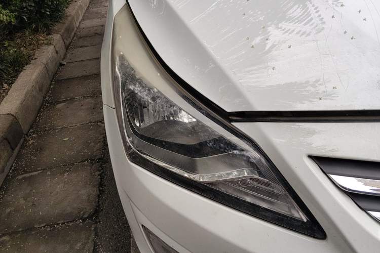 Used Hyundai Verna (older generation) 2014 1.4L Automatic Smart GLS Right Front Headlight