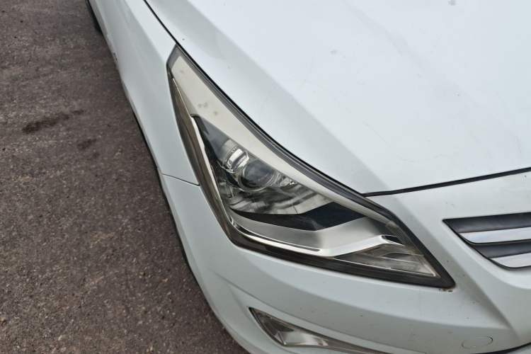 Used Hyundai Verna (older generation) 2014 1.4L Automatic Smart GLS Right Front Headlight