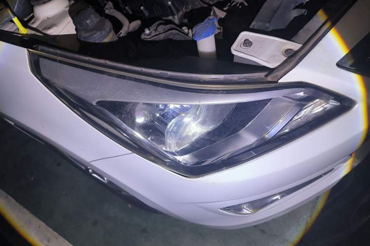 Used Hyundai Verna (older generation) 2014 1.4L Manual Smart GLS Trim Right Front Headlight
