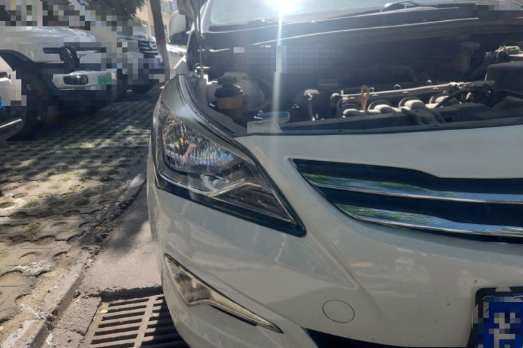 Used Hyundai Verna (older generation) 2014 1.4L Manual Smart GLS Trim Right Front Headlight