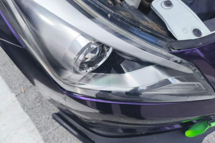 Used Hyundai Verna (older generation) 2014 1.4L Automatic Leading-Edge GLX Right Front Headlight