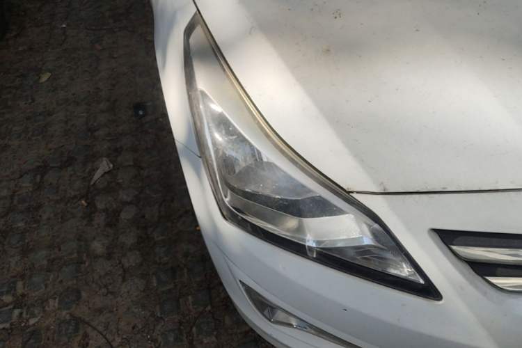 Used Hyundai Verna (older generation) 2014 1.4L Automatic Smart GLS Right Front Headlight