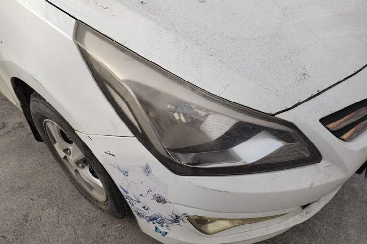 Used Hyundai Verna (older generation) 2014 1.4L Manual Smart GLS Trim Right Front Headlight