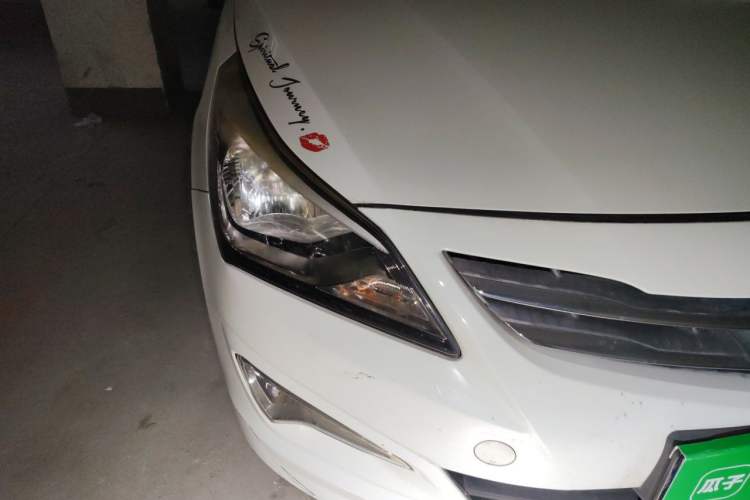 Used Hyundai Verna (older generation) 2014 1.4L Manual Smart GLS Trim Right Front Headlight