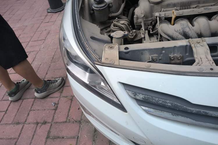 Used Hyundai Verna (older generation) 2014 1.4L Manual Smart GLS Trim Right Front Headlight