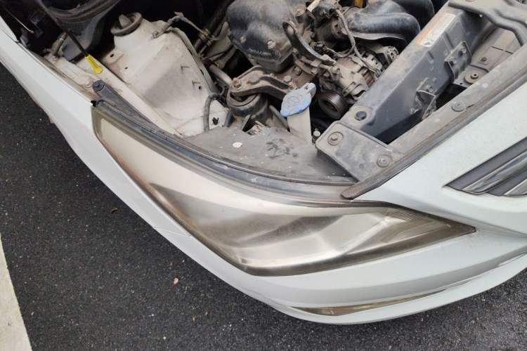 Used Hyundai Verna (older generation) 2014 1.4L Manual Smart GLS Trim Right Front Headlight