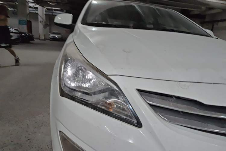 Used Hyundai Verna (older generation) 2014 1.4L Manual Smart GLS Trim Right Front Headlight