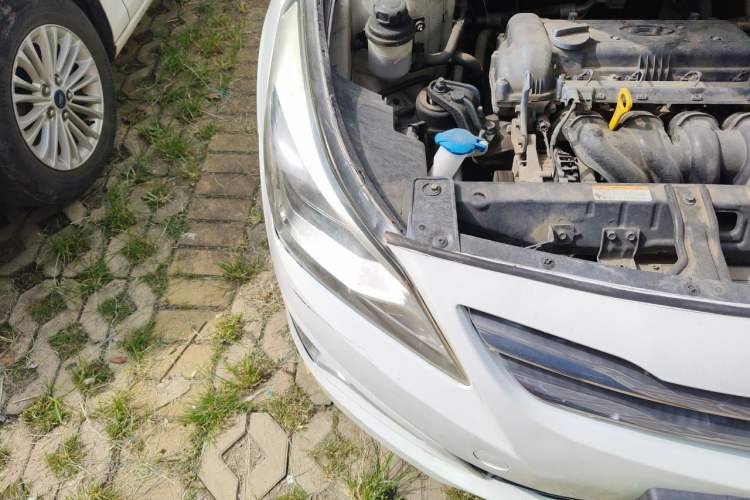 Used Hyundai Verna (older generation) 2014 1.4L Manual Smart GLS Trim Right Front Headlight