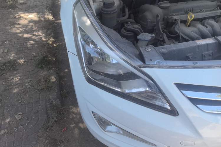 Used Hyundai Verna (older generation) 2014 1.4L Automatic Smart GLS Right Front Headlight