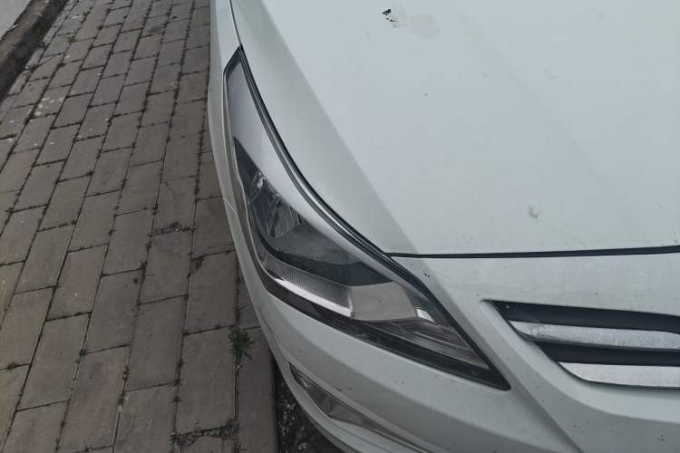 Used Hyundai Verna (older generation) 2014 1.4L Automatic Smart GLS Right Front Headlight