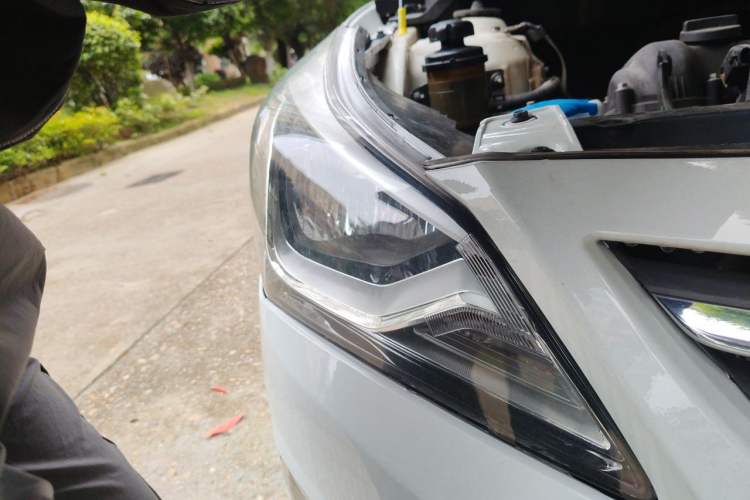 Used Hyundai Verna (older generation) 2014 1.4L Manual Smart GLS Trim Right Front Headlight