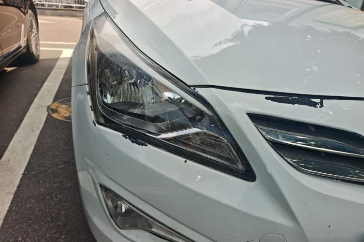 Used Hyundai Verna (older generation) 2014 1.4L Automatic Smart GLS Right Front Headlight