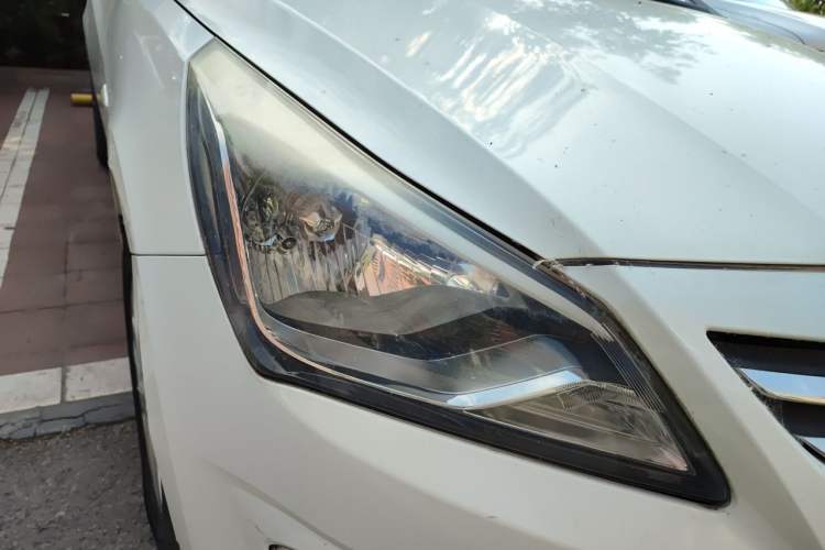 Used Hyundai Verna (older generation) 2014 1.4L Manual Smart GLS Trim Right Front Headlight