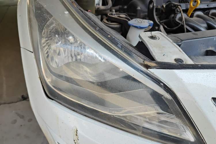 Used Hyundai Verna (older generation) 2014 1.4L Manual Smart GLS Trim Right Front Headlight