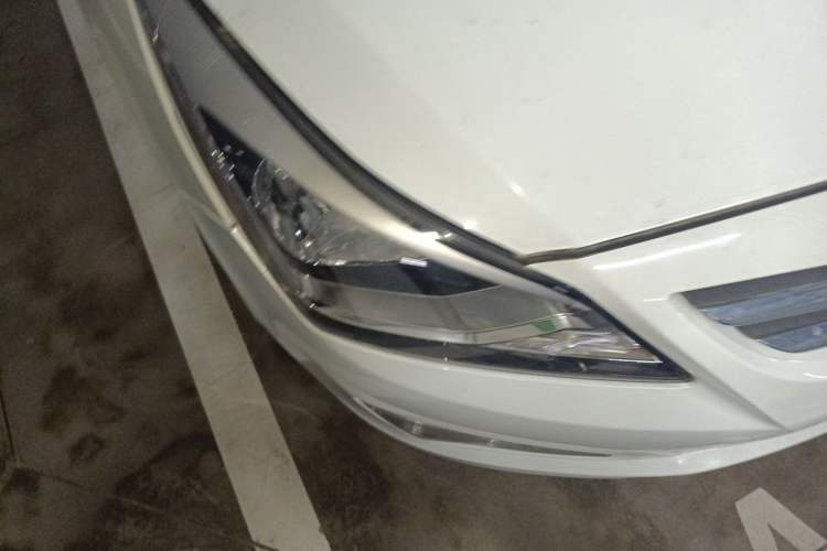 Used Hyundai Verna (older generation) 2014 1.4L Automatic Smart GLS Right Front Headlight