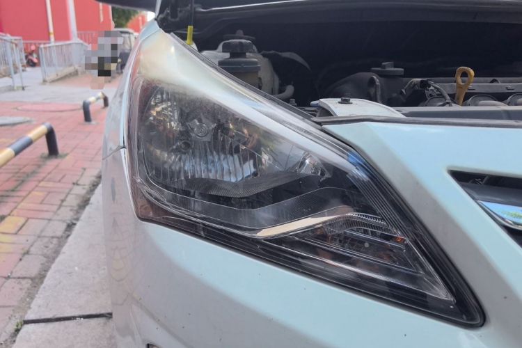 Used Hyundai Verna (older generation) 2014 1.4L Automatic Smart GLS Right Front Headlight