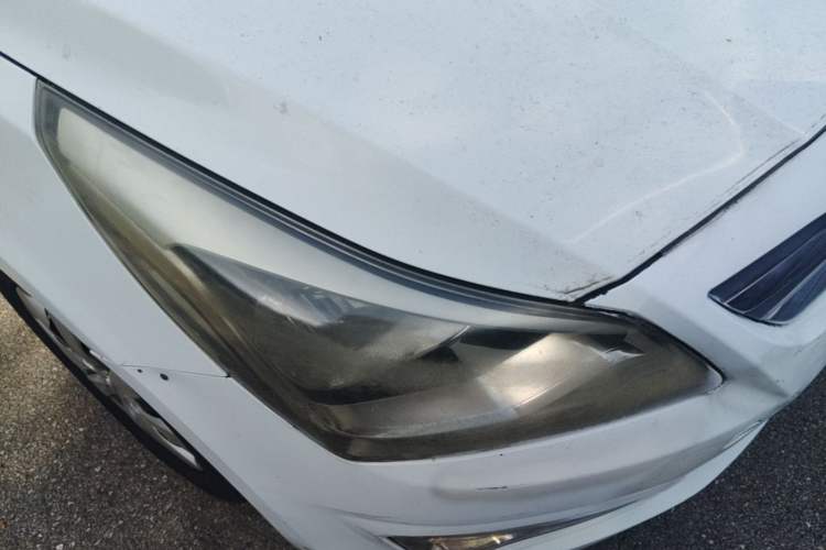 Used Hyundai Verna (older generation) 2014 1.4L Manual Smart GLS Trim Right Front Headlight