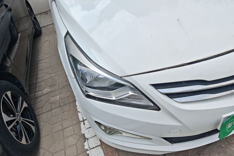 Used Hyundai Verna (older generation) 2014 1.4L Manual Smart GLS Trim Right Front Headlight